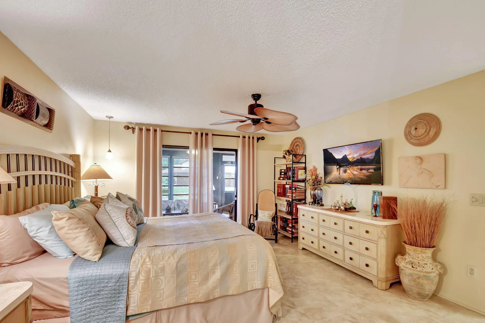 Access to enclosed air conditioned porch.