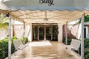 605 oaks entry