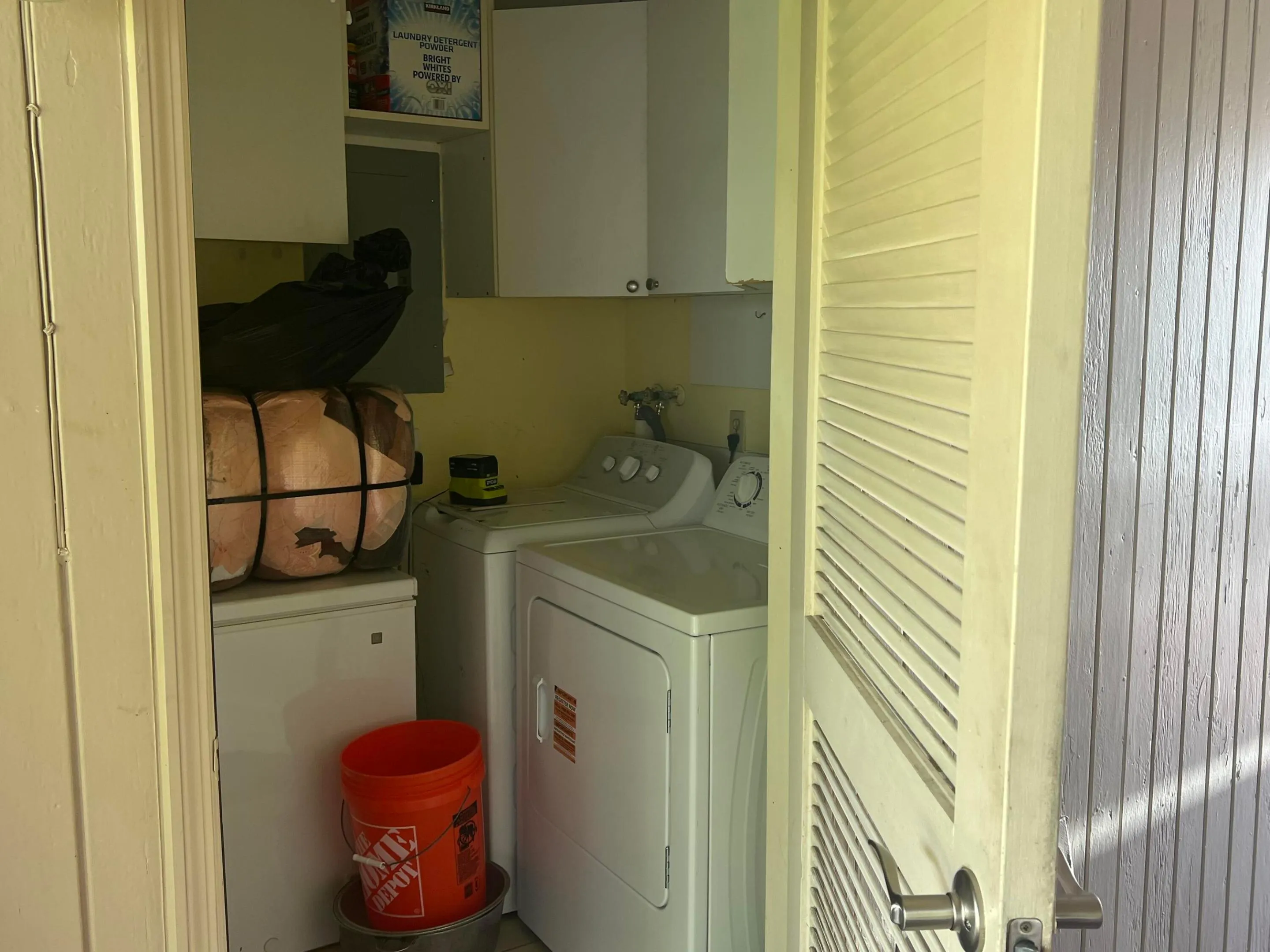 B laundry room
