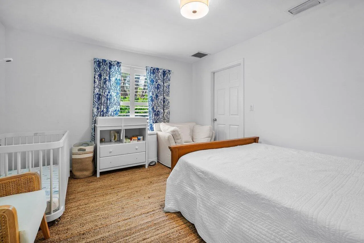014-125GregoryPlace-WestPalmBeach-FL-334