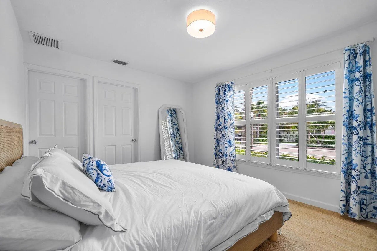 012-125GregoryPlace-WestPalmBeach-FL-334