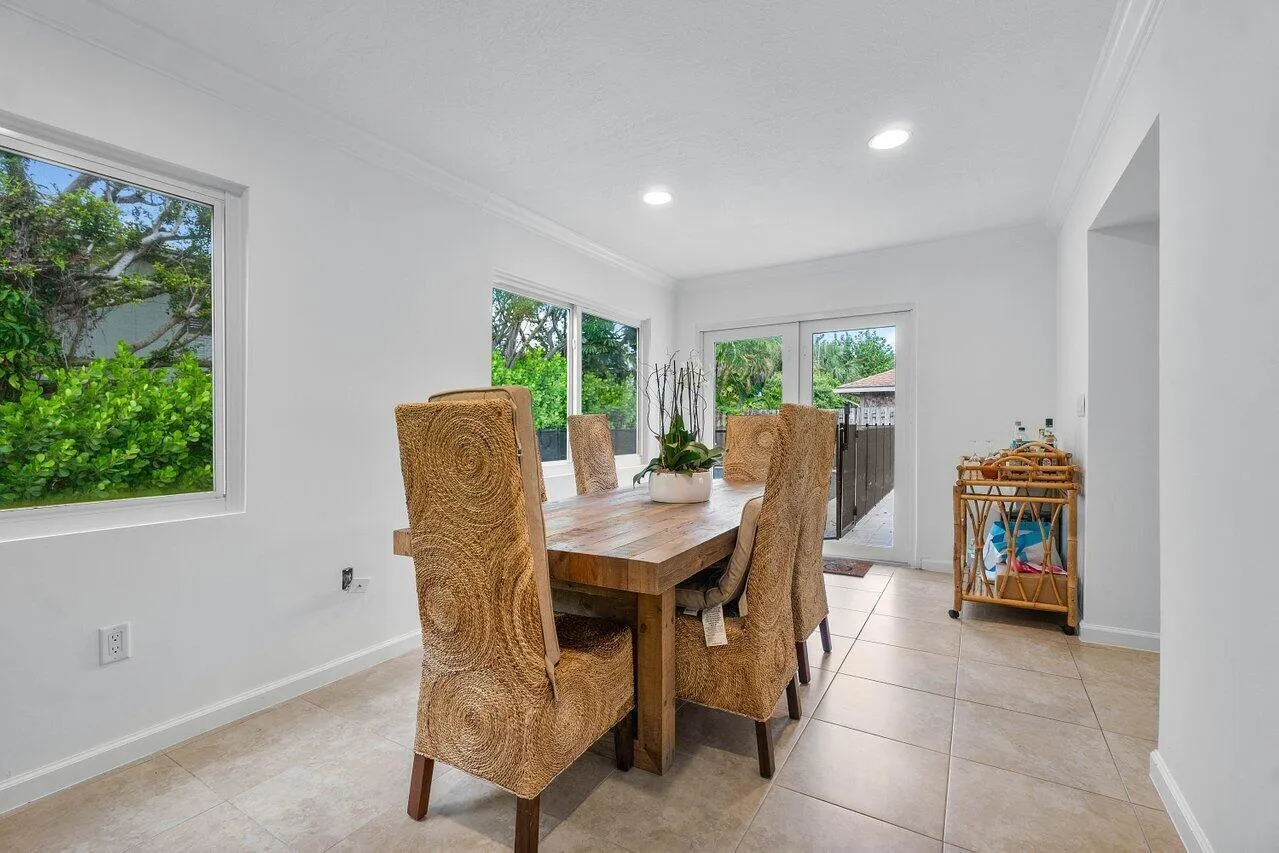 016-125GregoryPlace-WestPalmBeach-FL-334