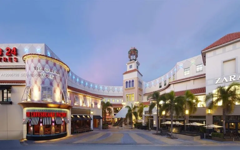 10 minute drive of Aventura Mall