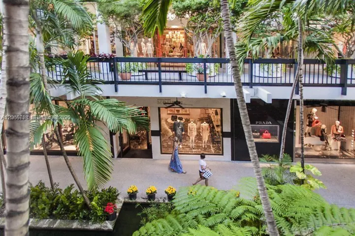 10 minute drive of Bal Harbour Shops