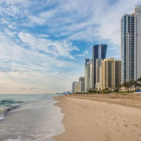 Walking distance to the beach