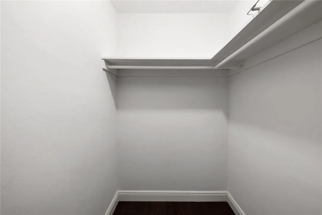 Bedroom with Walk-in Closet