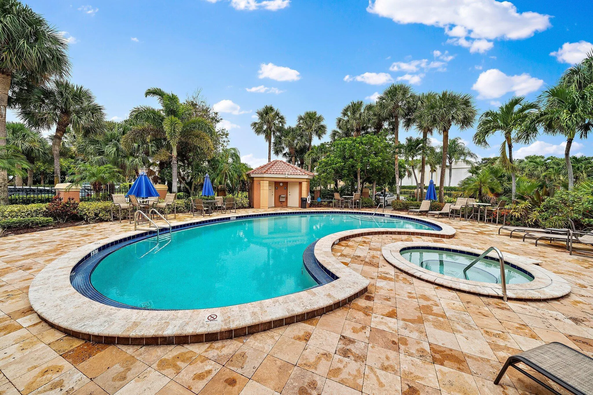 043-700UnoLagoDr304-JunoBeach-FL-SMALL