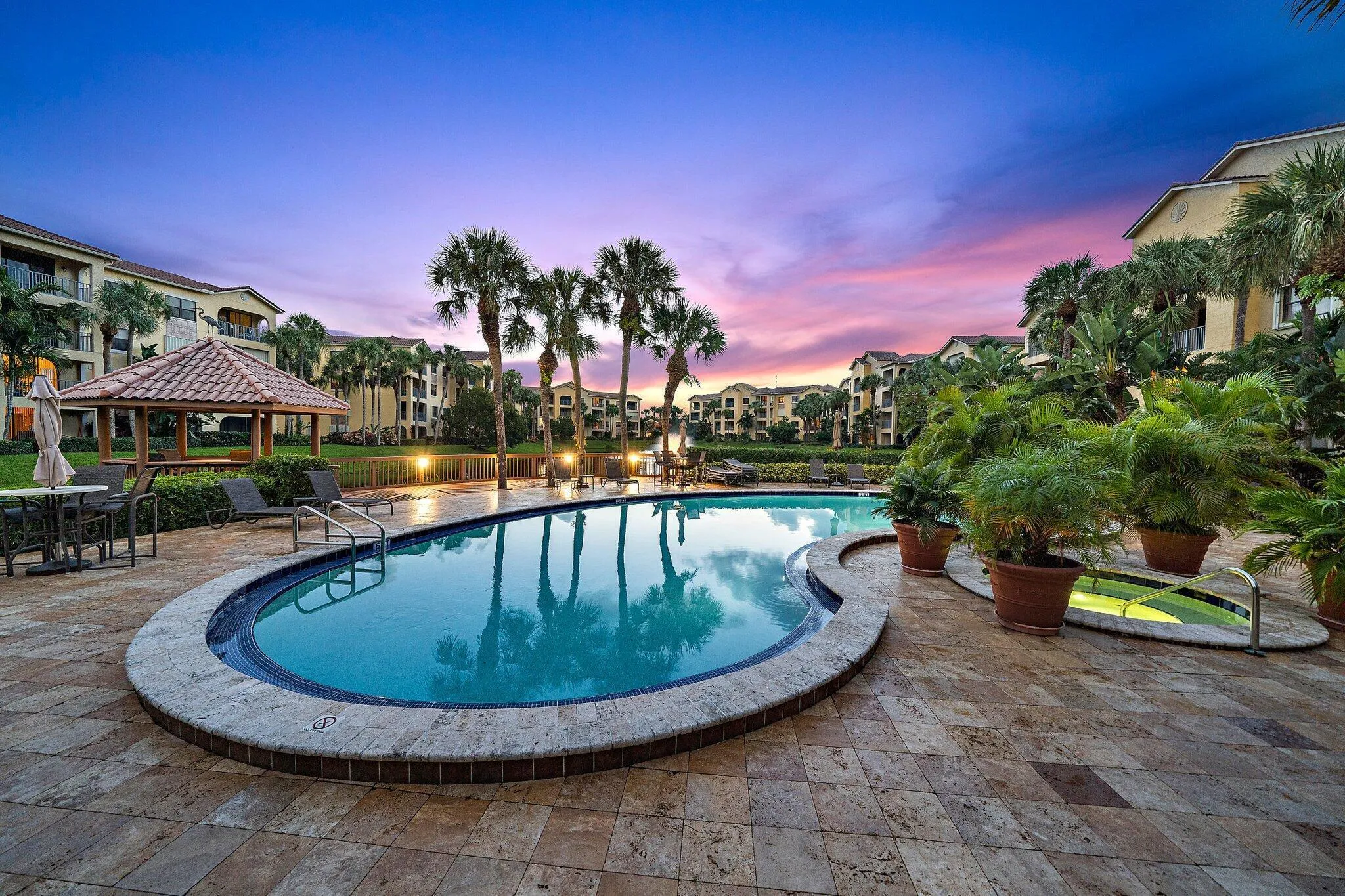 047-700UnoLagoDr304-JunoBeach-FL-SMALL
