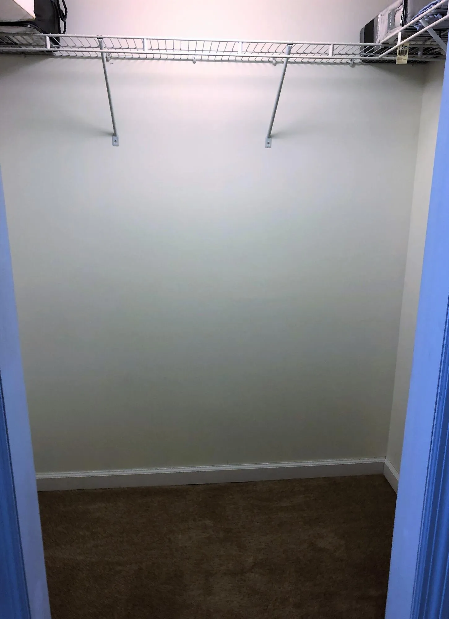 WALK IN CLOSET