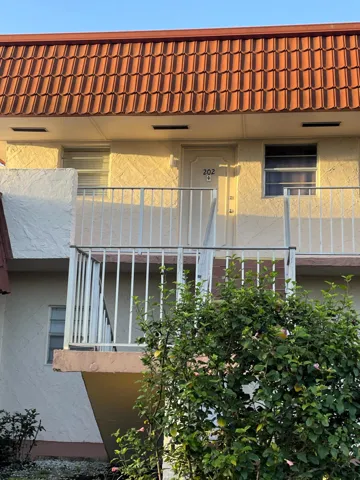 PRIVATE CORNER UNIT