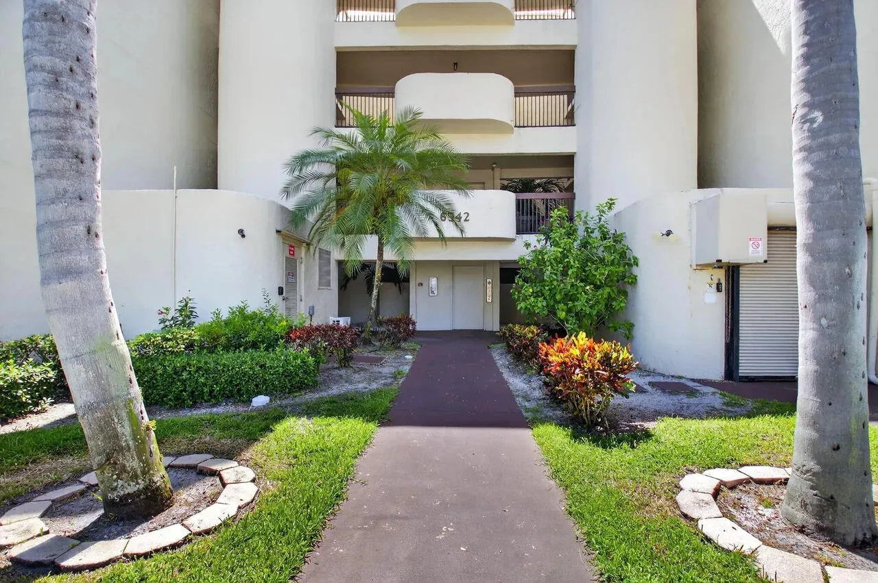 bldg_front_closer
