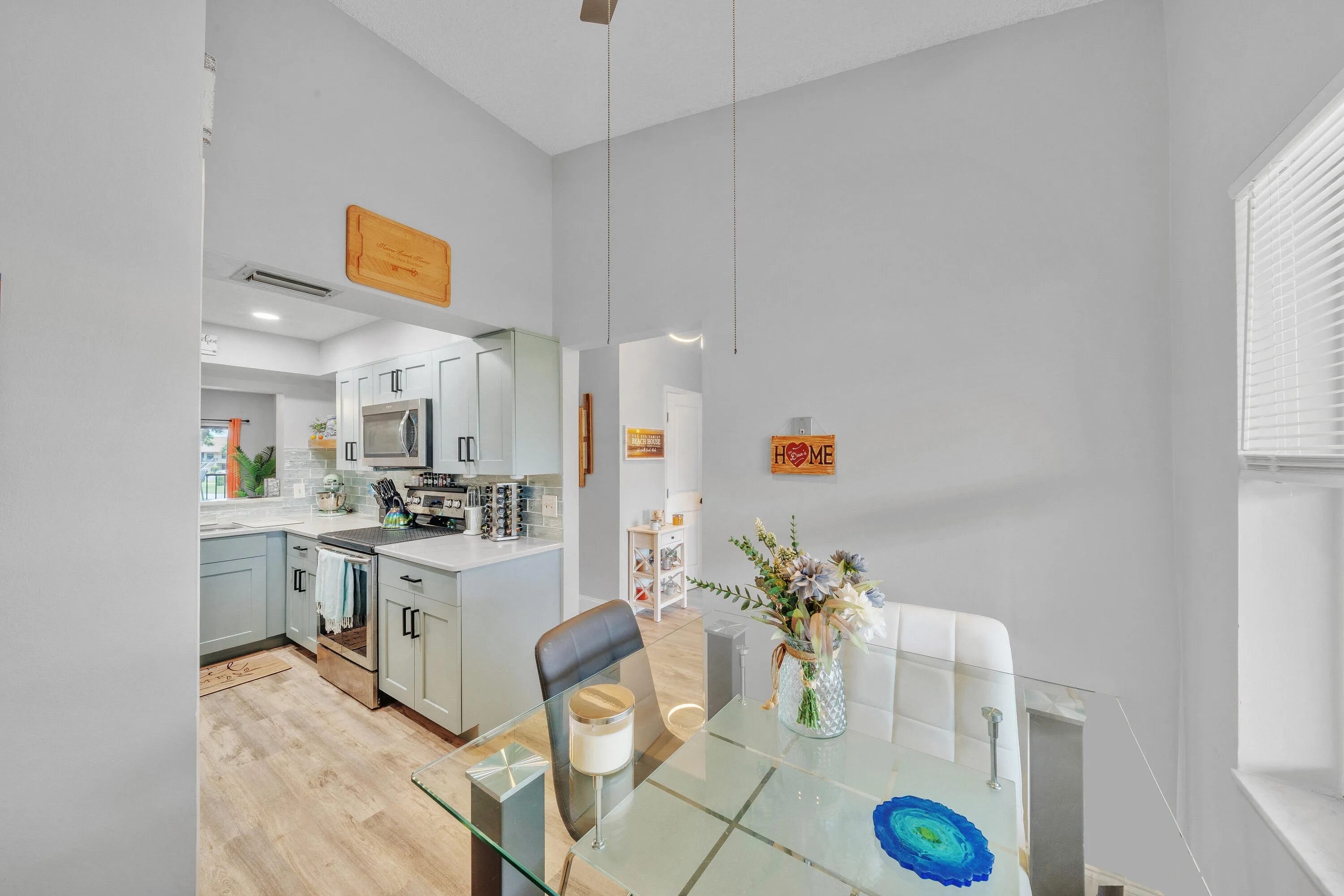 4 B'fast Nook (2)