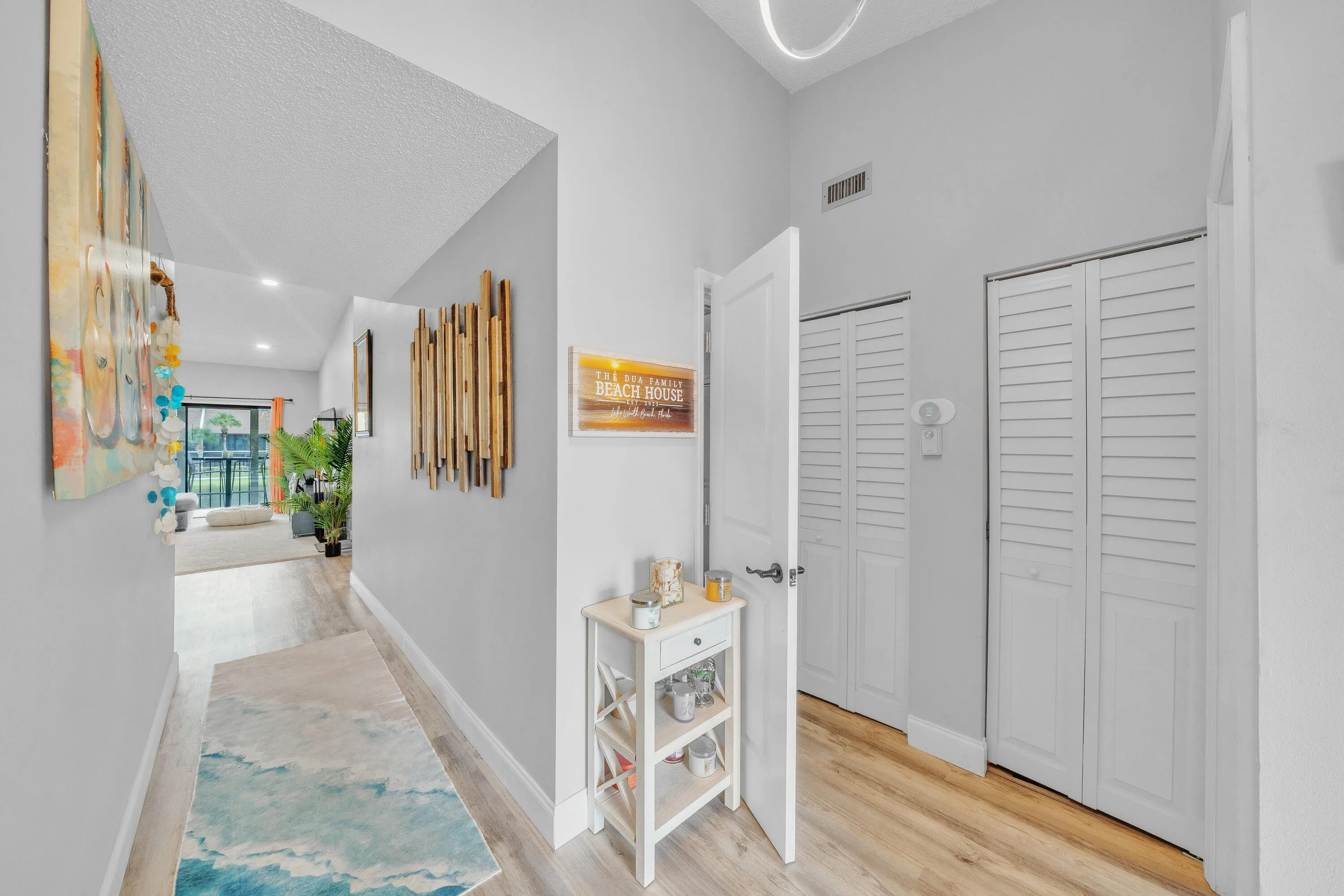 6 Foyer