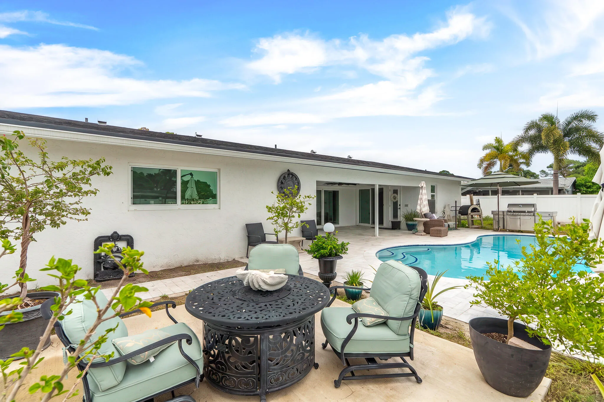 Patio/ Pool area