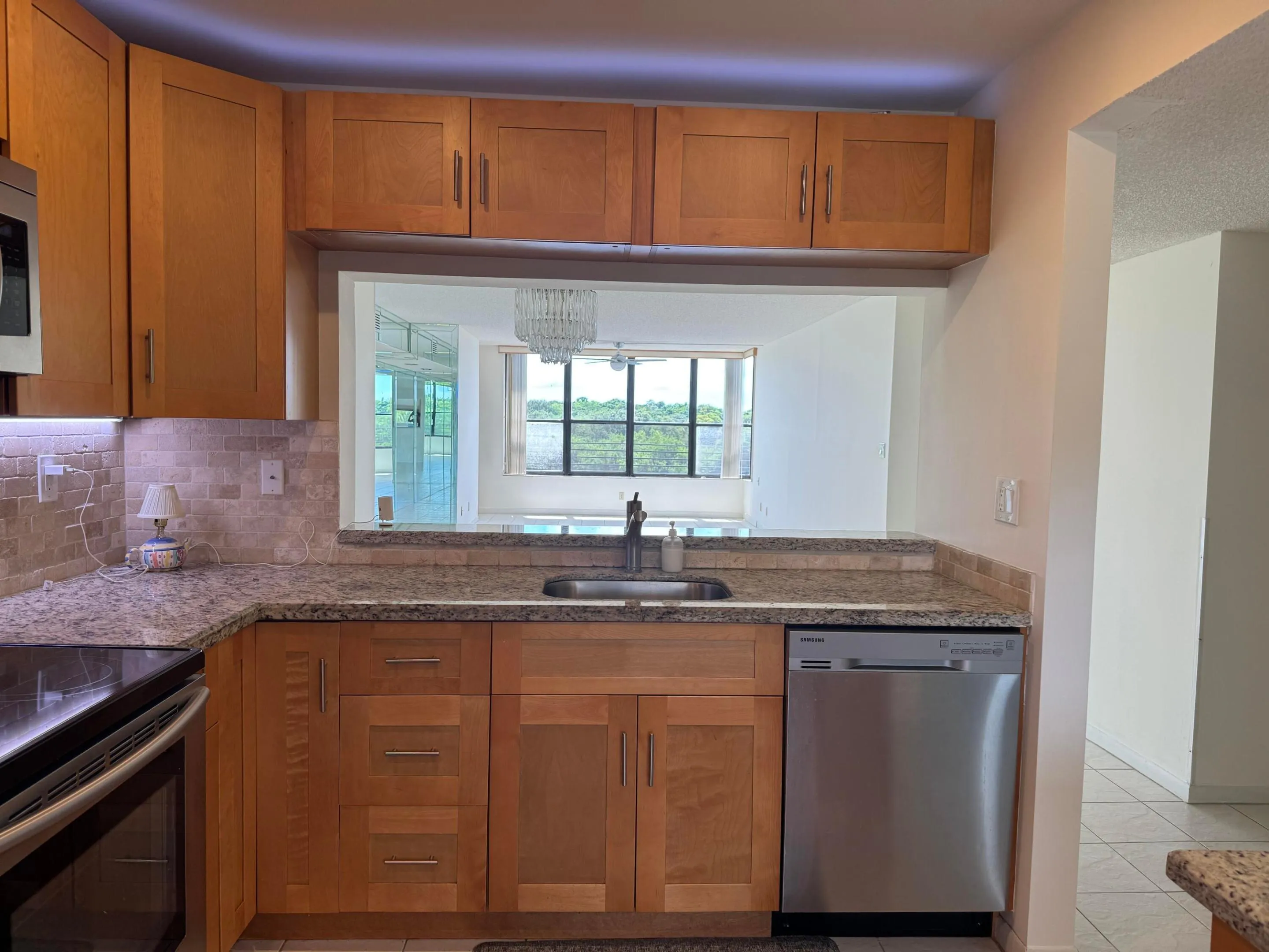 KITCHEN PASS THRU TO DINING ROOM