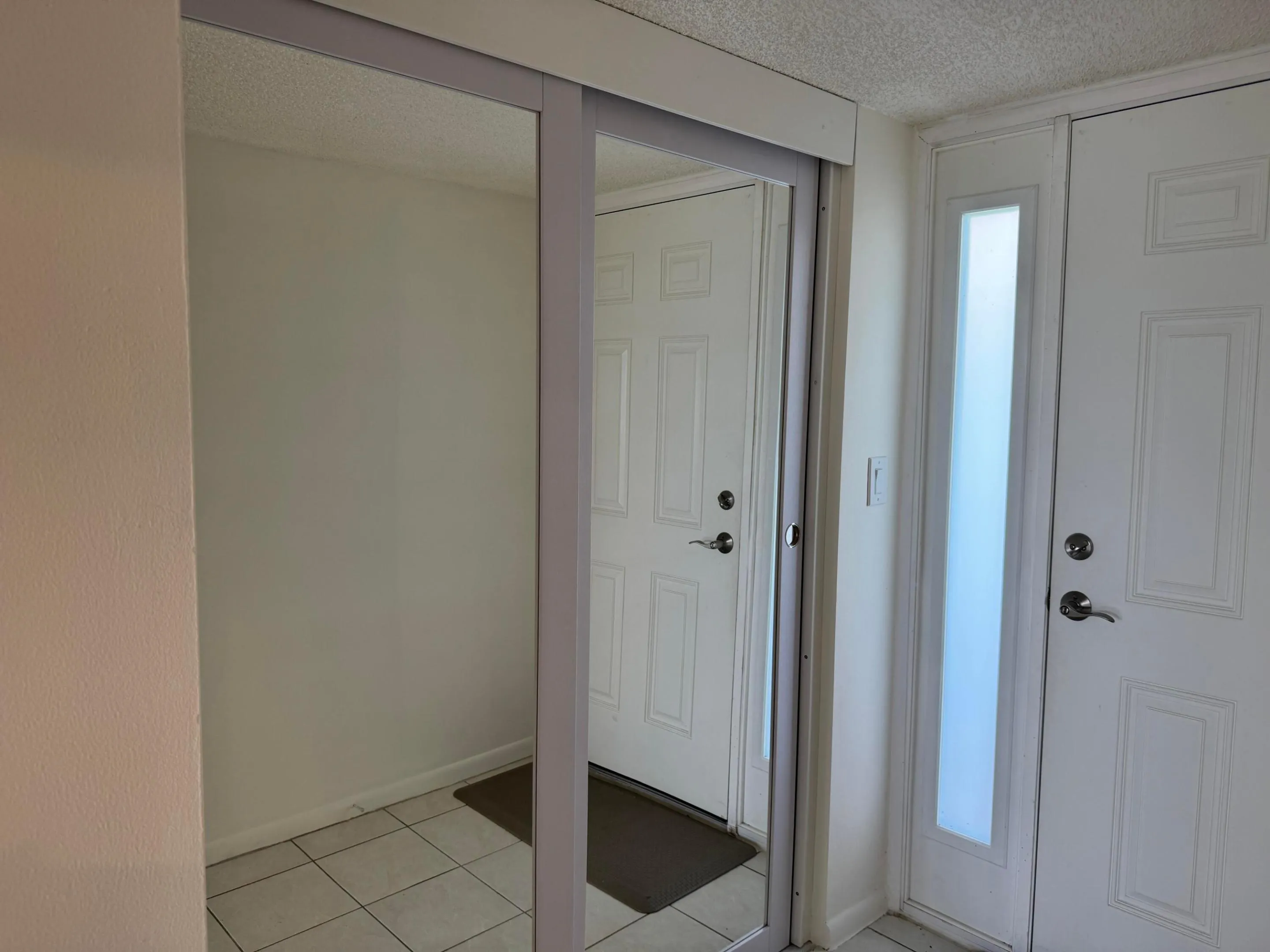 MIRRORED FRONT CLOSET