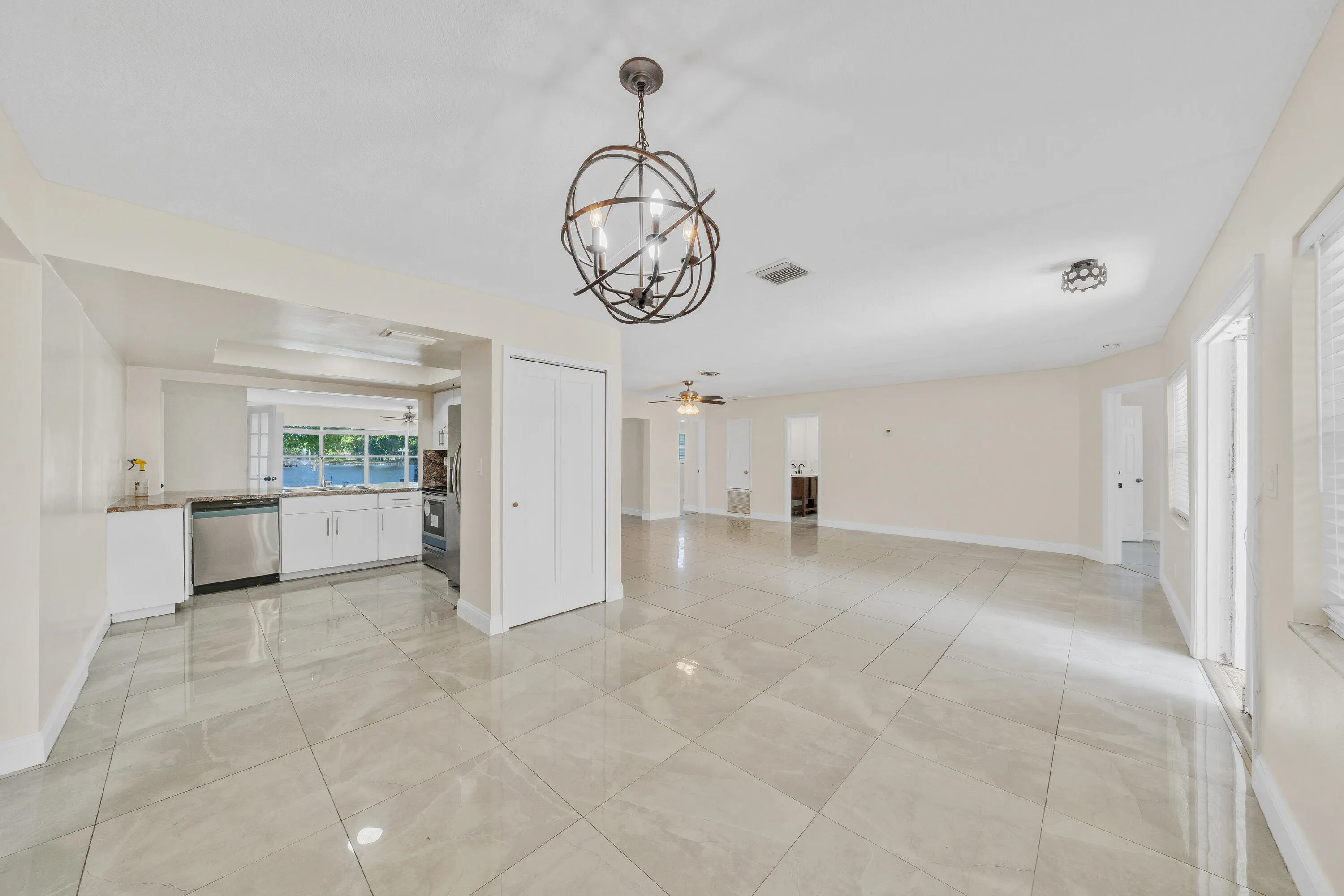 8 Dining Area (3)