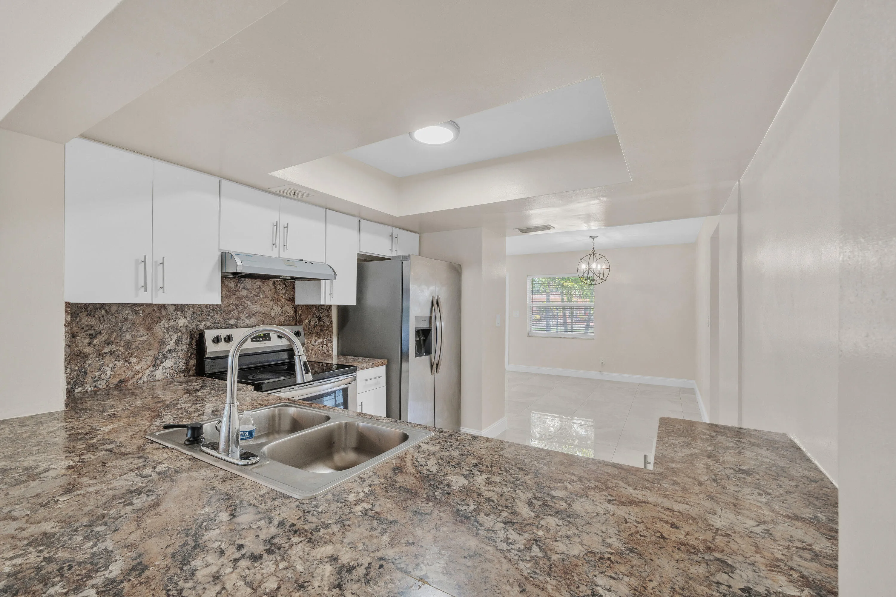 16 Kitchen (2)