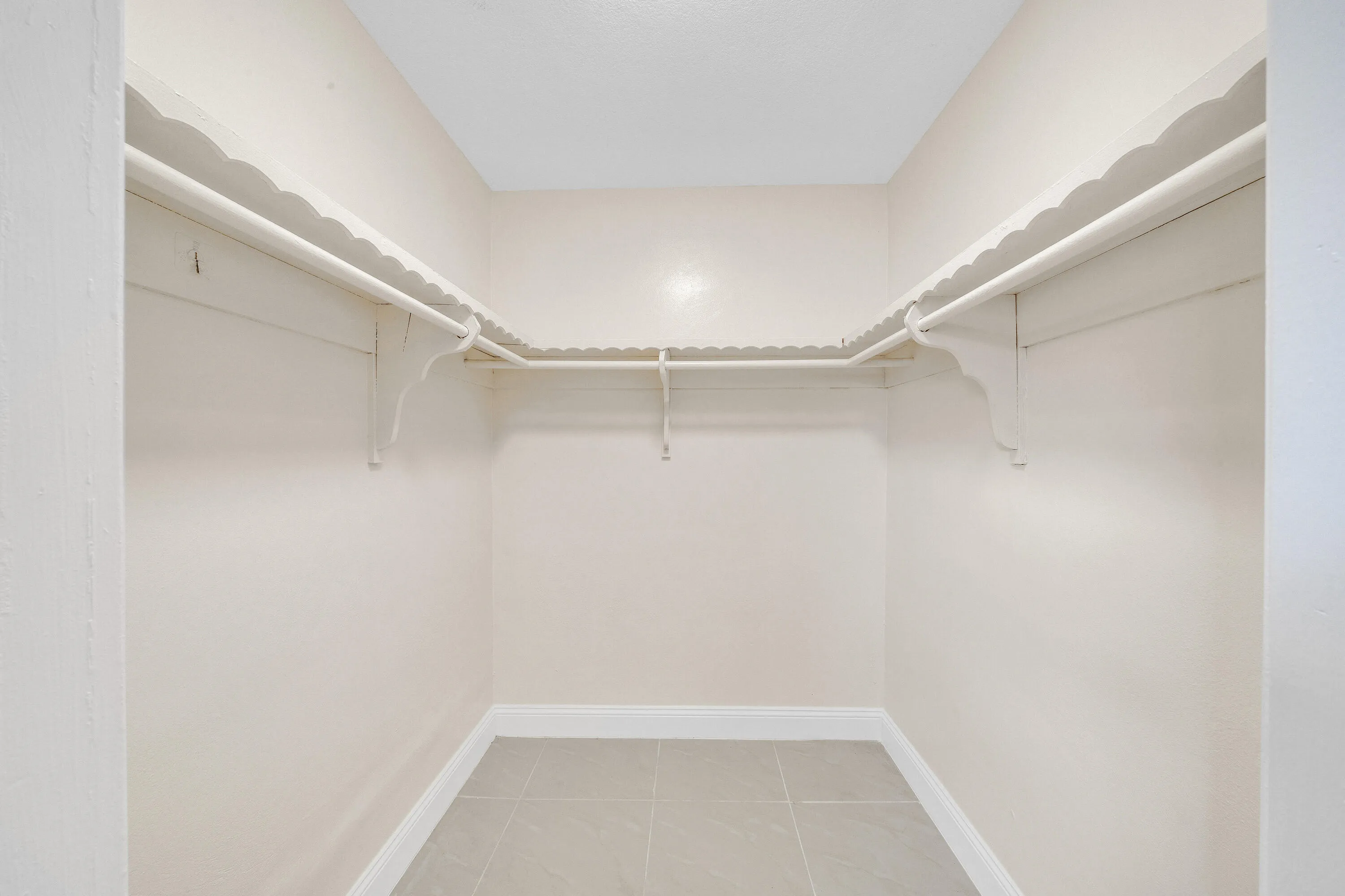 14 Primary Bedroom Suite B (4)