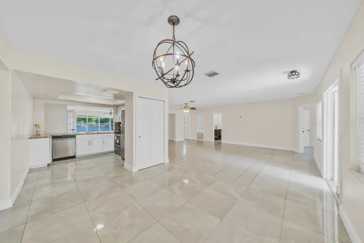 8 Dining Area (3)