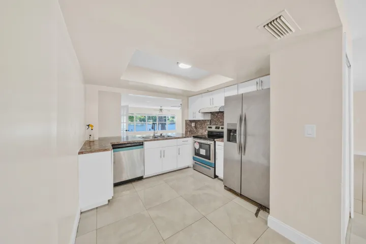9 Kitchen (1)