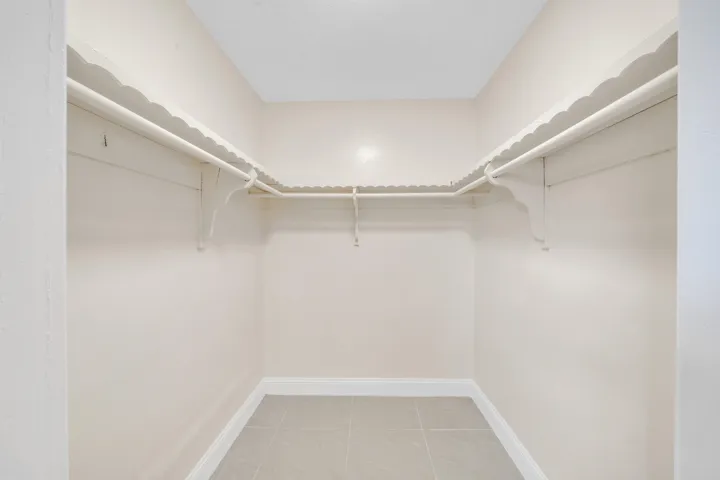 14 Primary Bedroom Suite B (4)