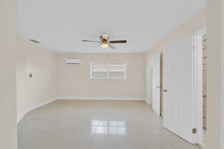 14 Primary Bedroom Suite B (1)