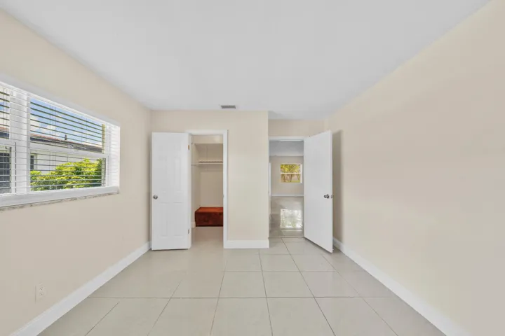 6 Guest Bedroom A (3)