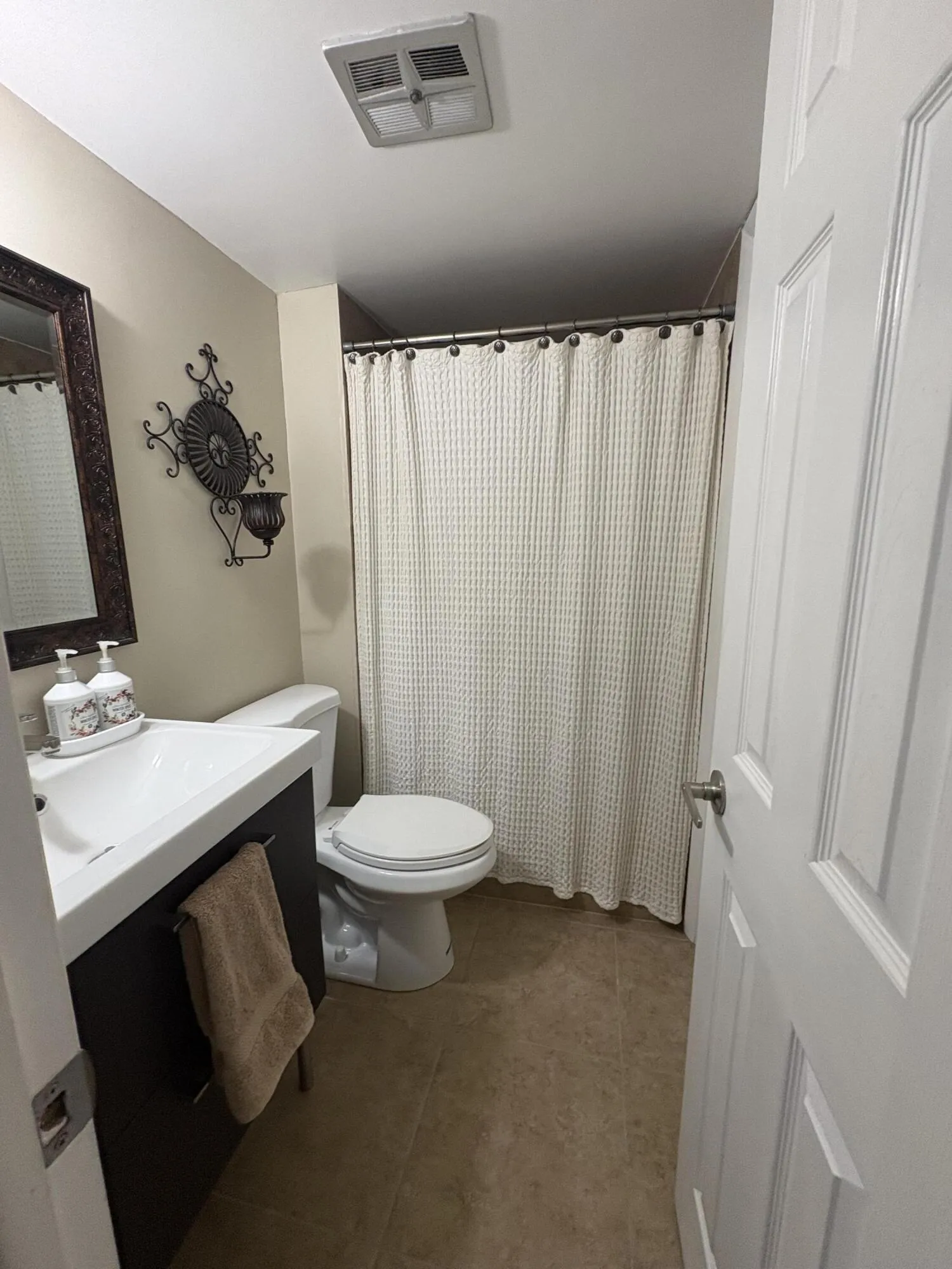 Second Bathroom 2-1