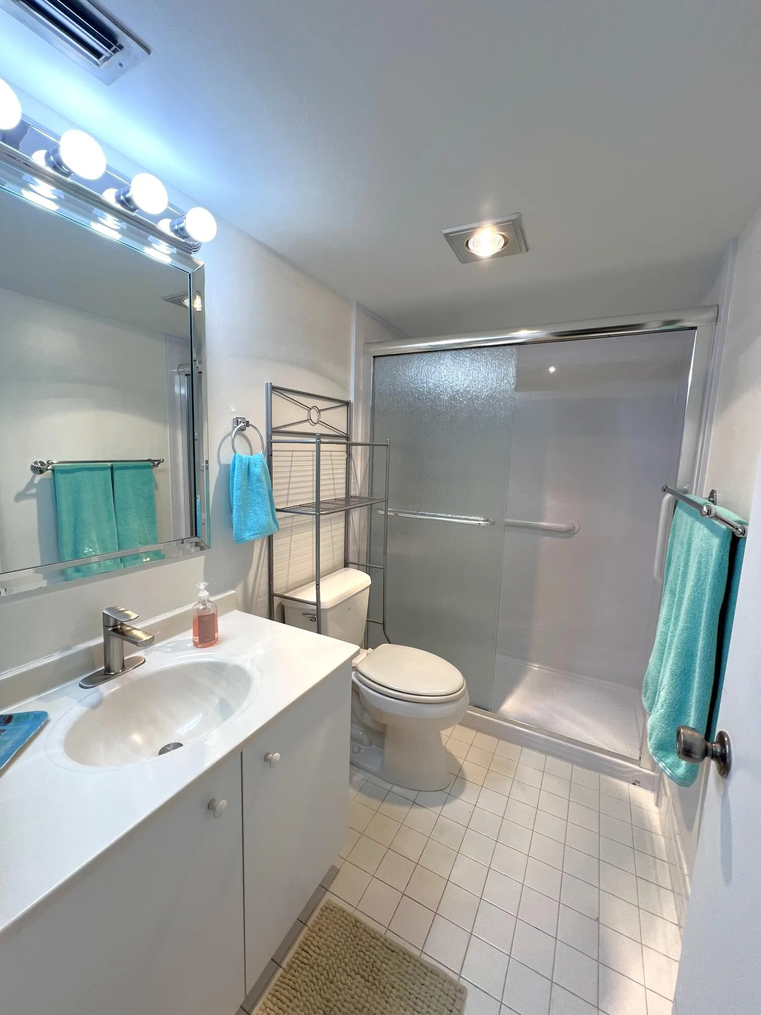 Main Bathroom with Shower