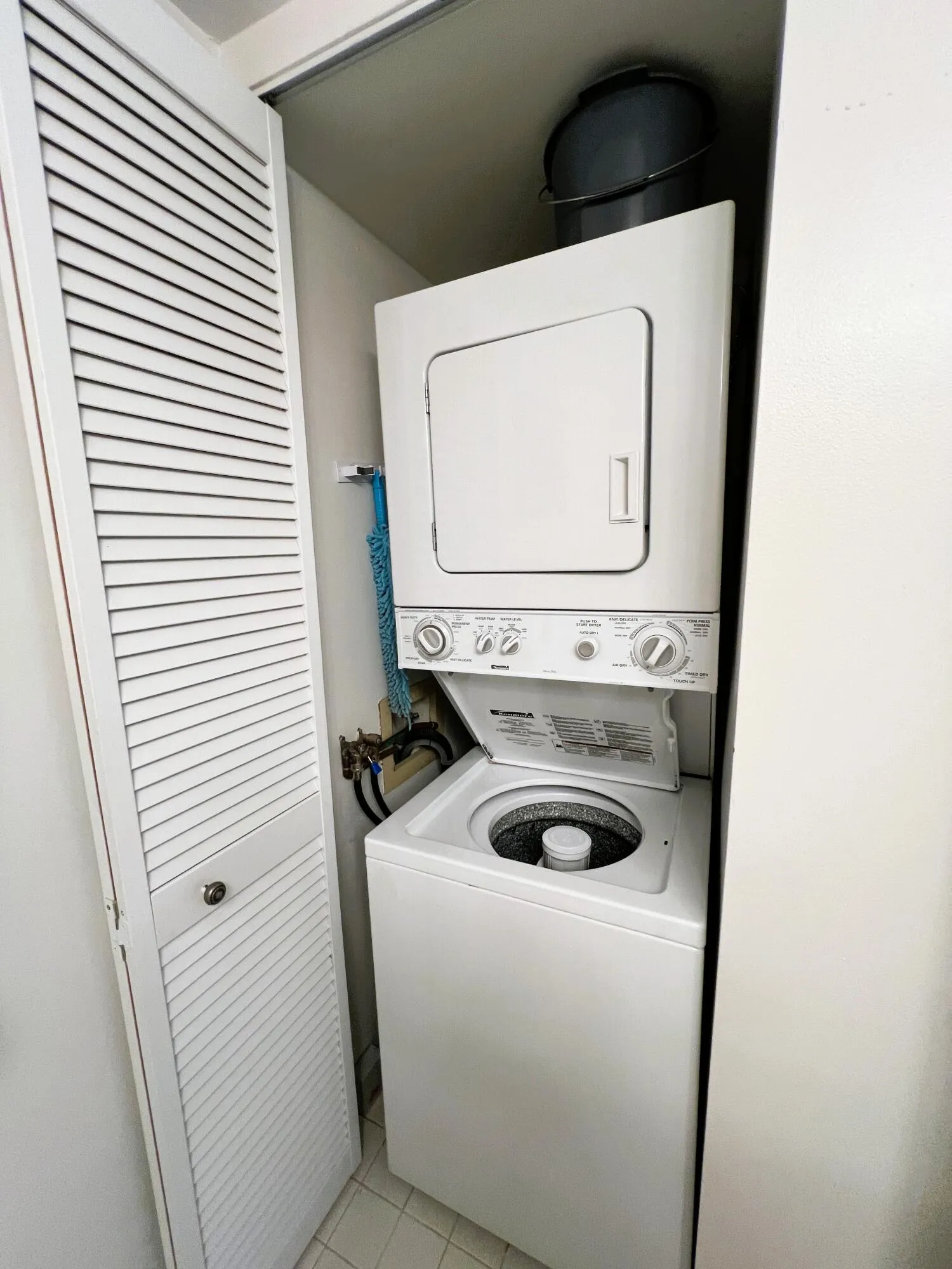 Washer/Dryer Inside