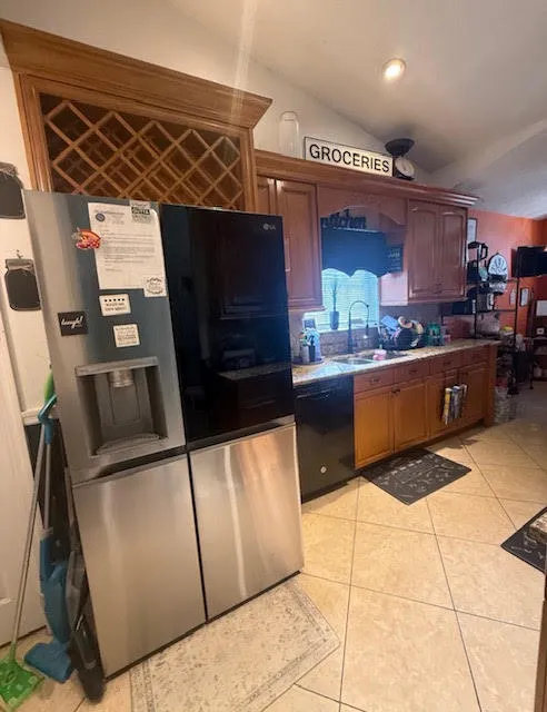 Kitchen Photo 2
