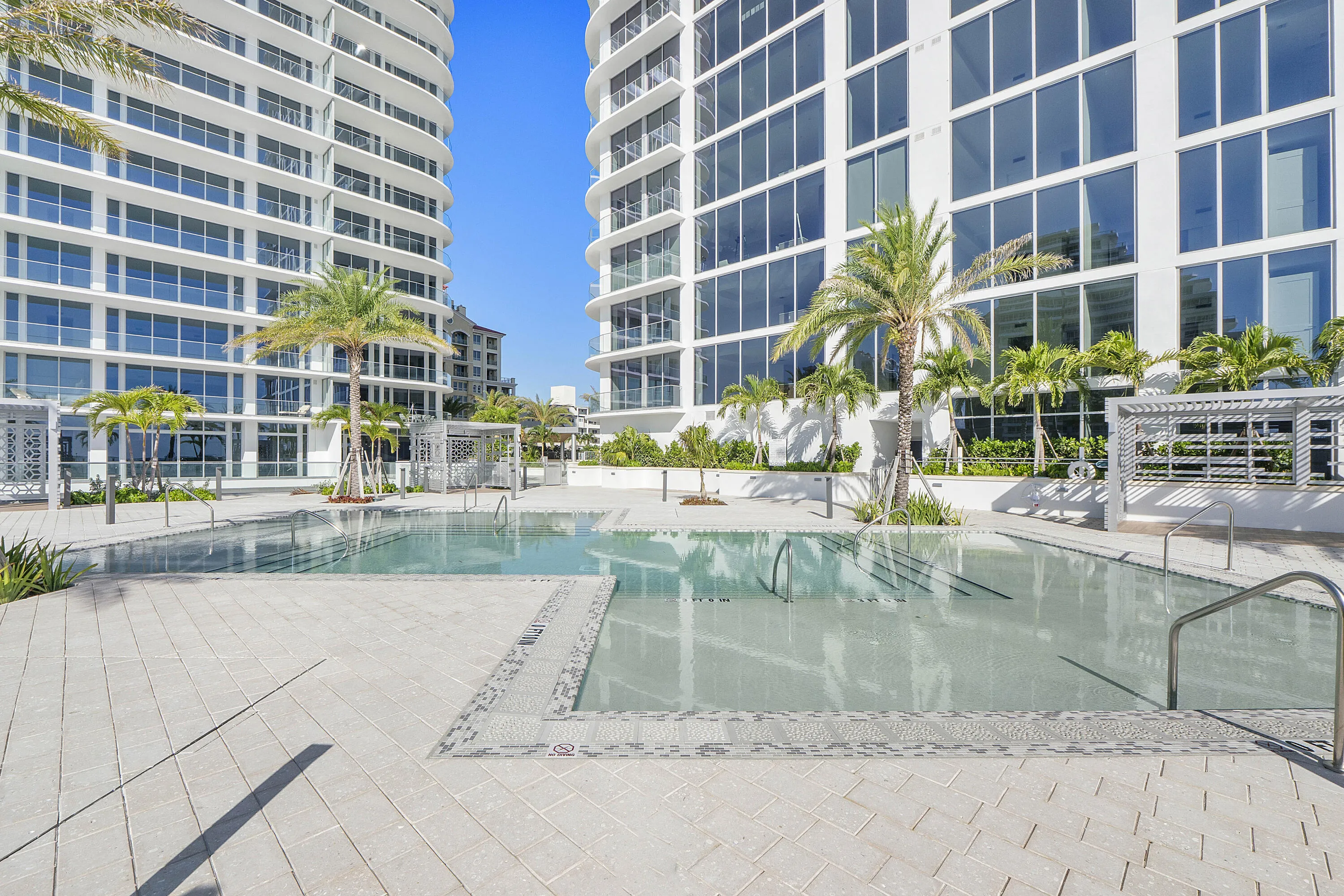 151 N Seabreeze Blvd u1703_066