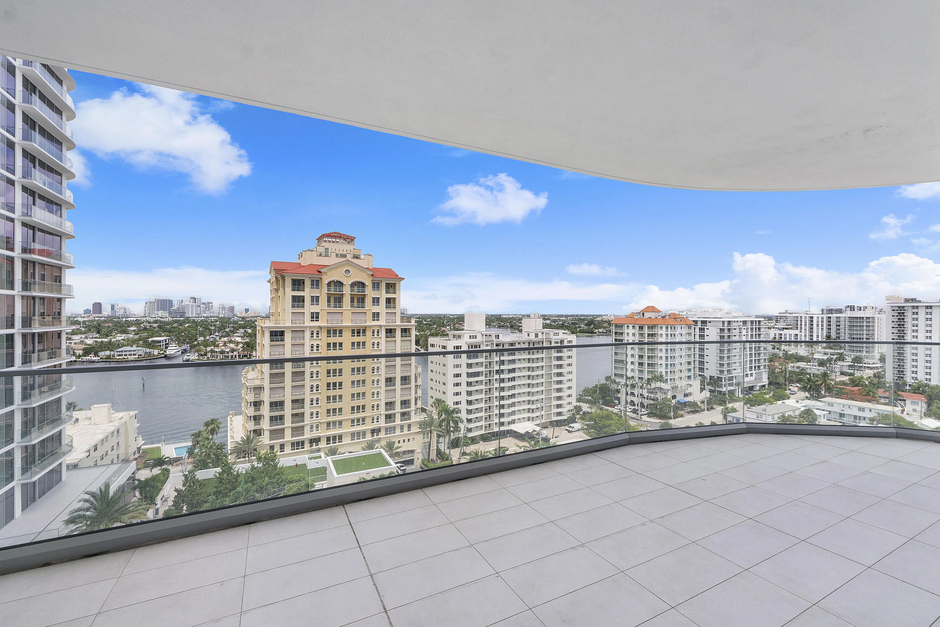 151 N Seabreeze Blvd u1003_029