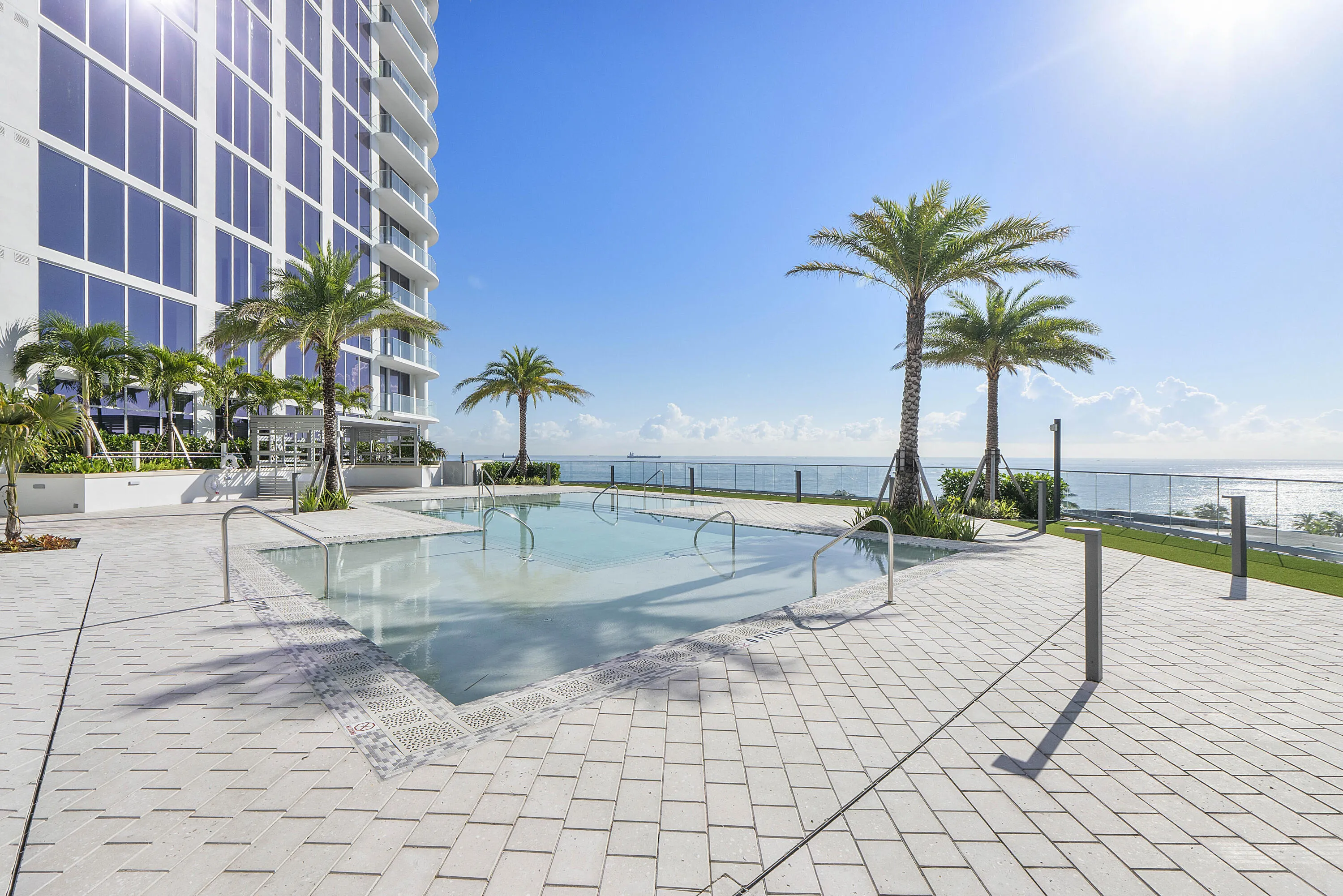 151 N Seabreeze Blvd u1703_063