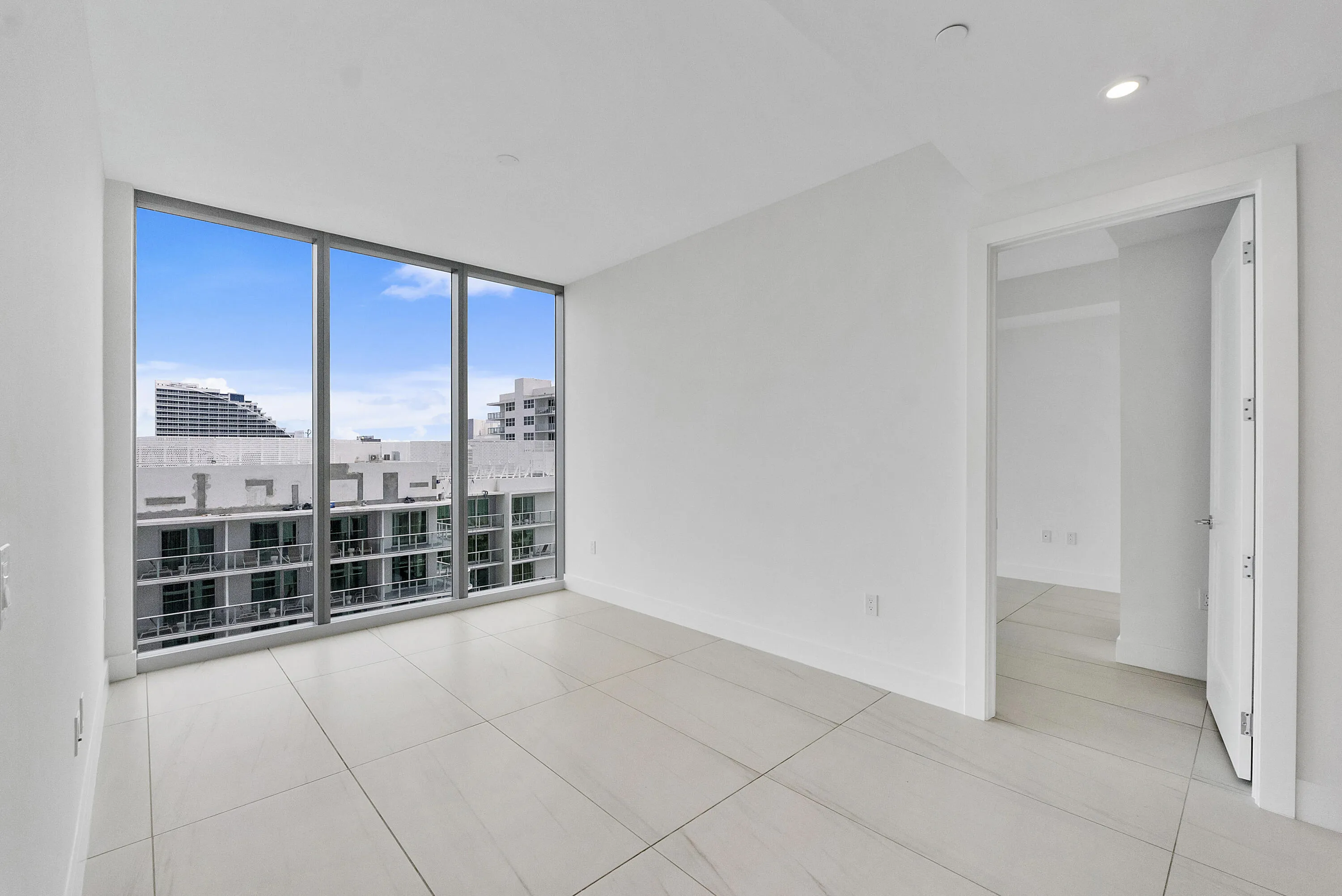 151 N Seabreeze Blvd u1003_012