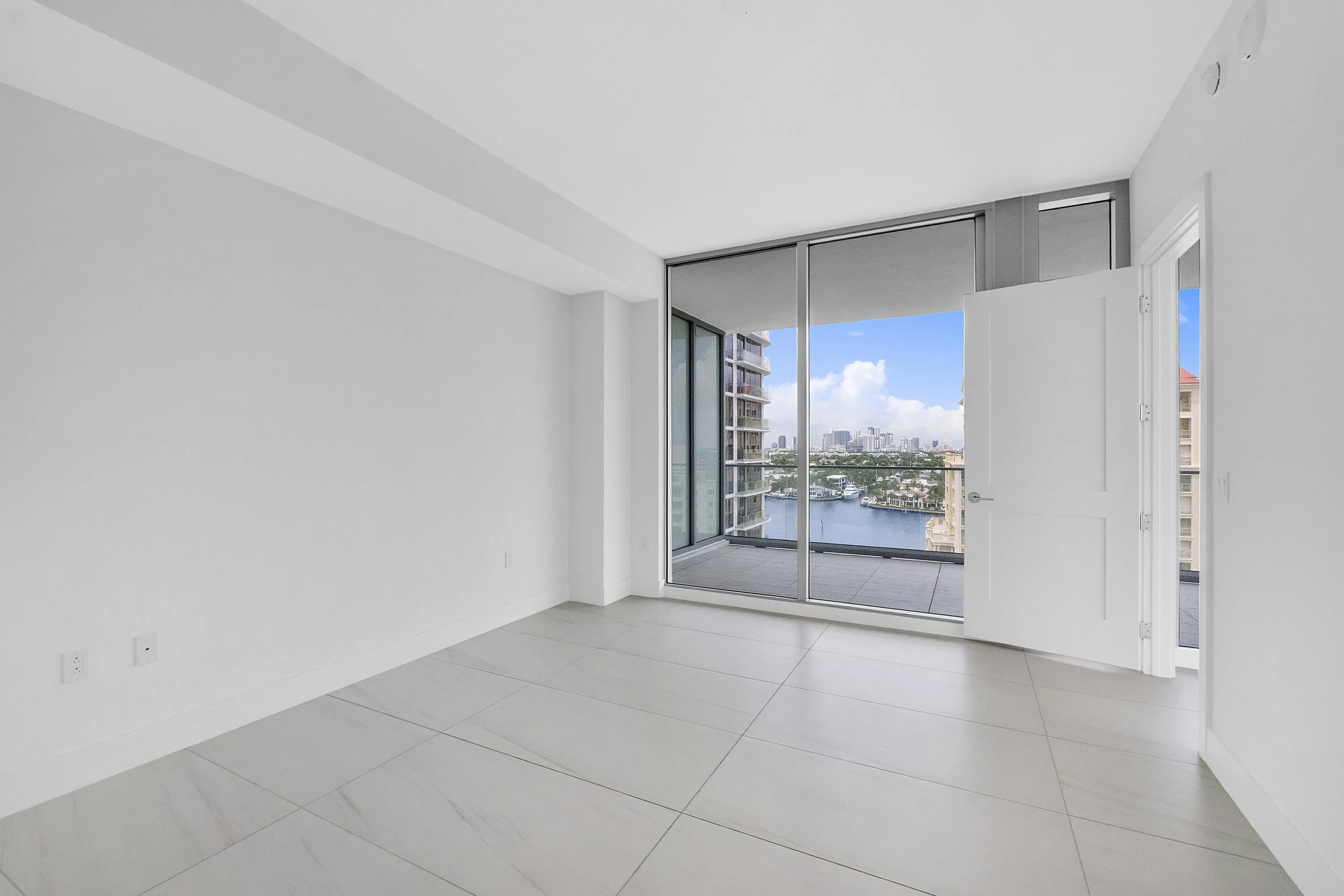 151 N Seabreeze Blvd u1003_022