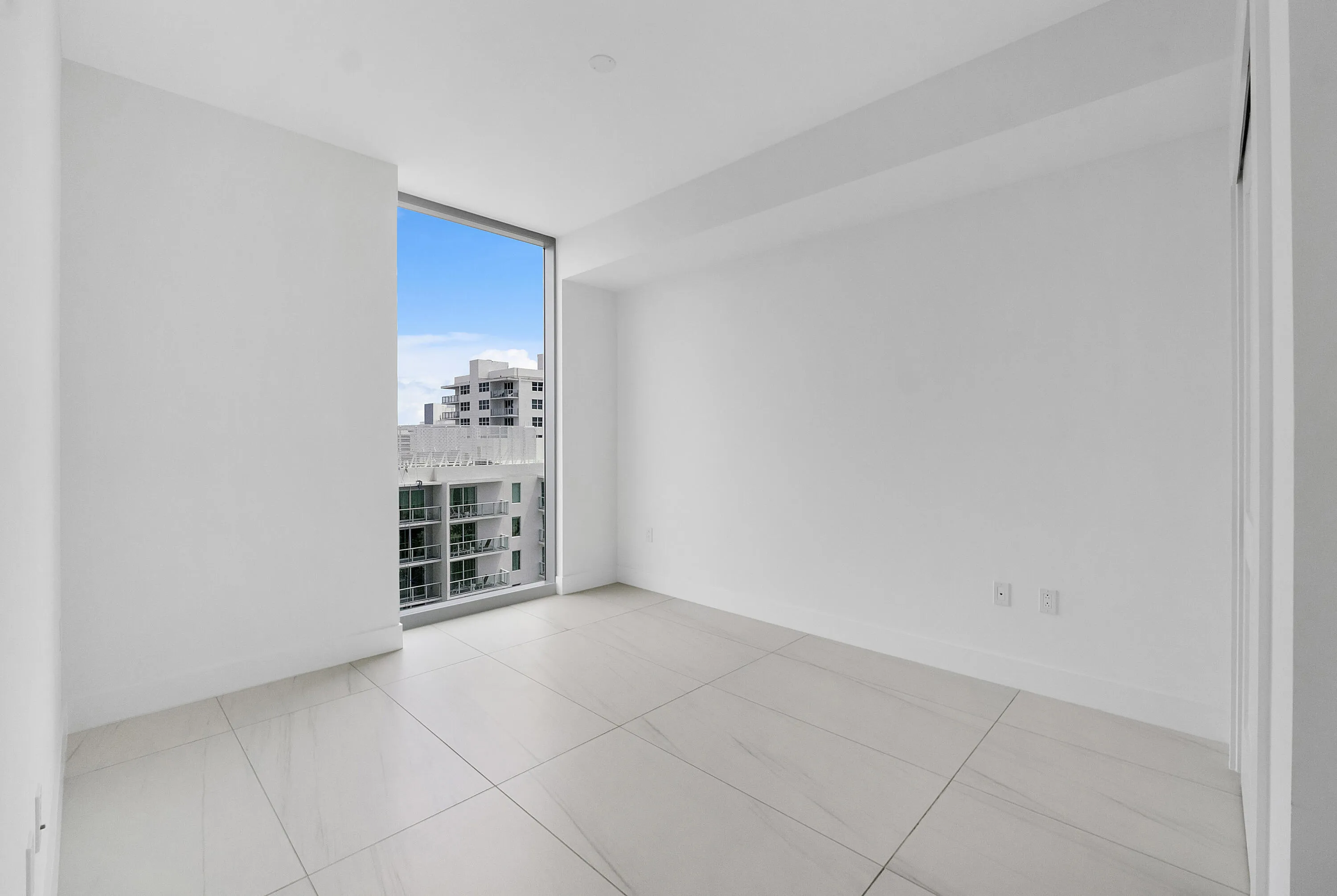 151 N Seabreeze Blvd u1003_014