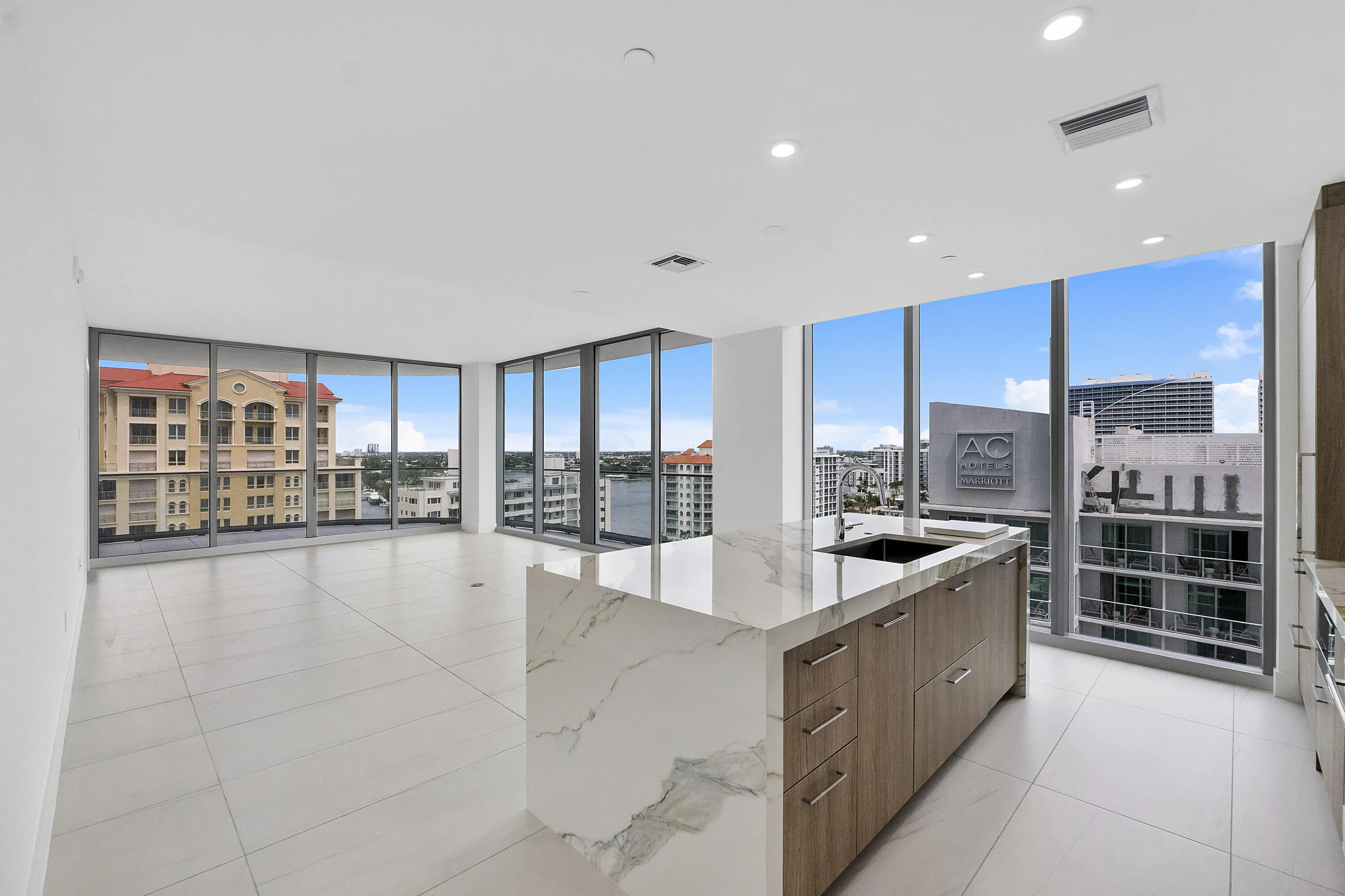 151 N Seabreeze Blvd u1003_001
