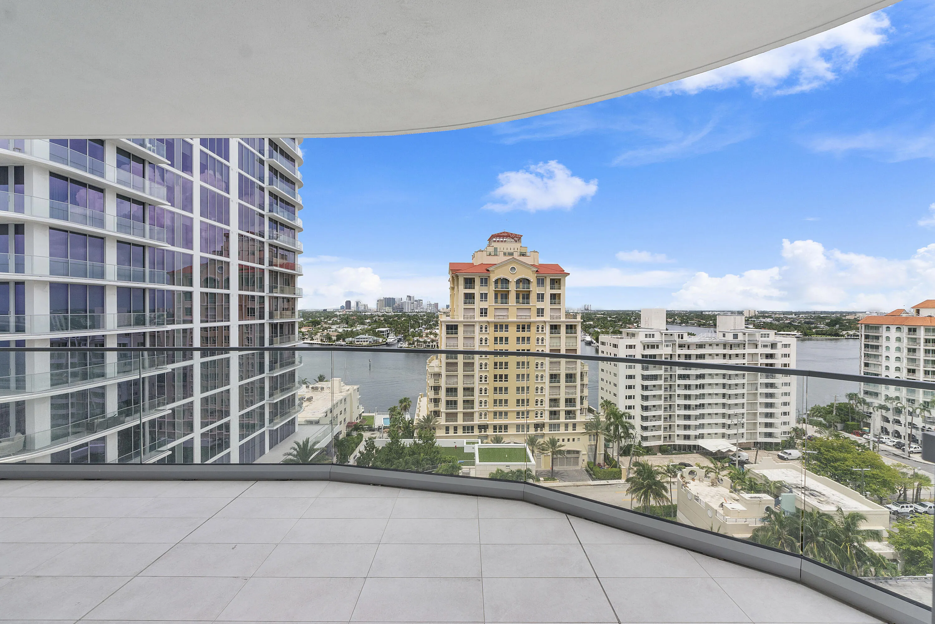 151 N Seabreeze Blvd u1003_028