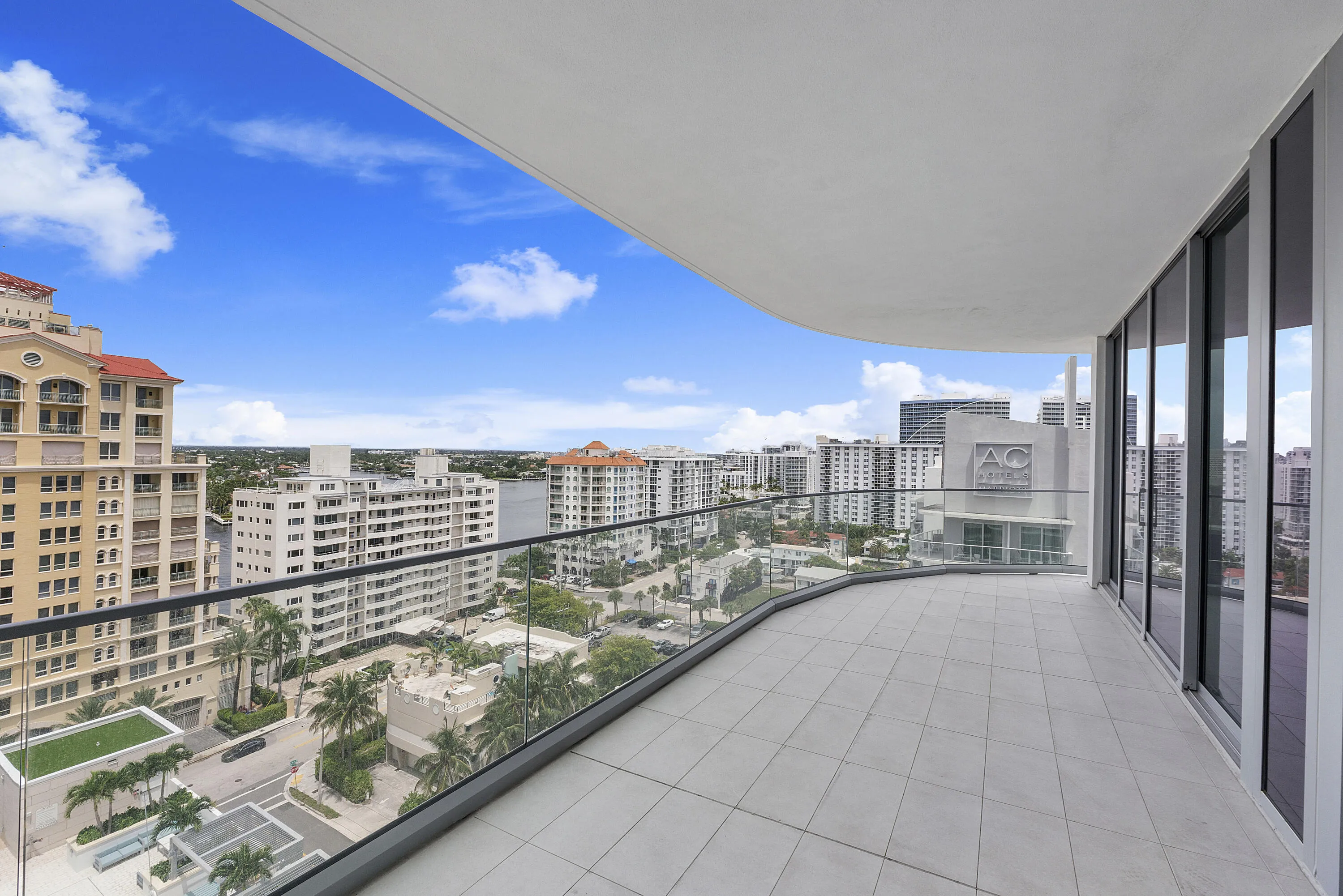 151 N Seabreeze Blvd u1003_038