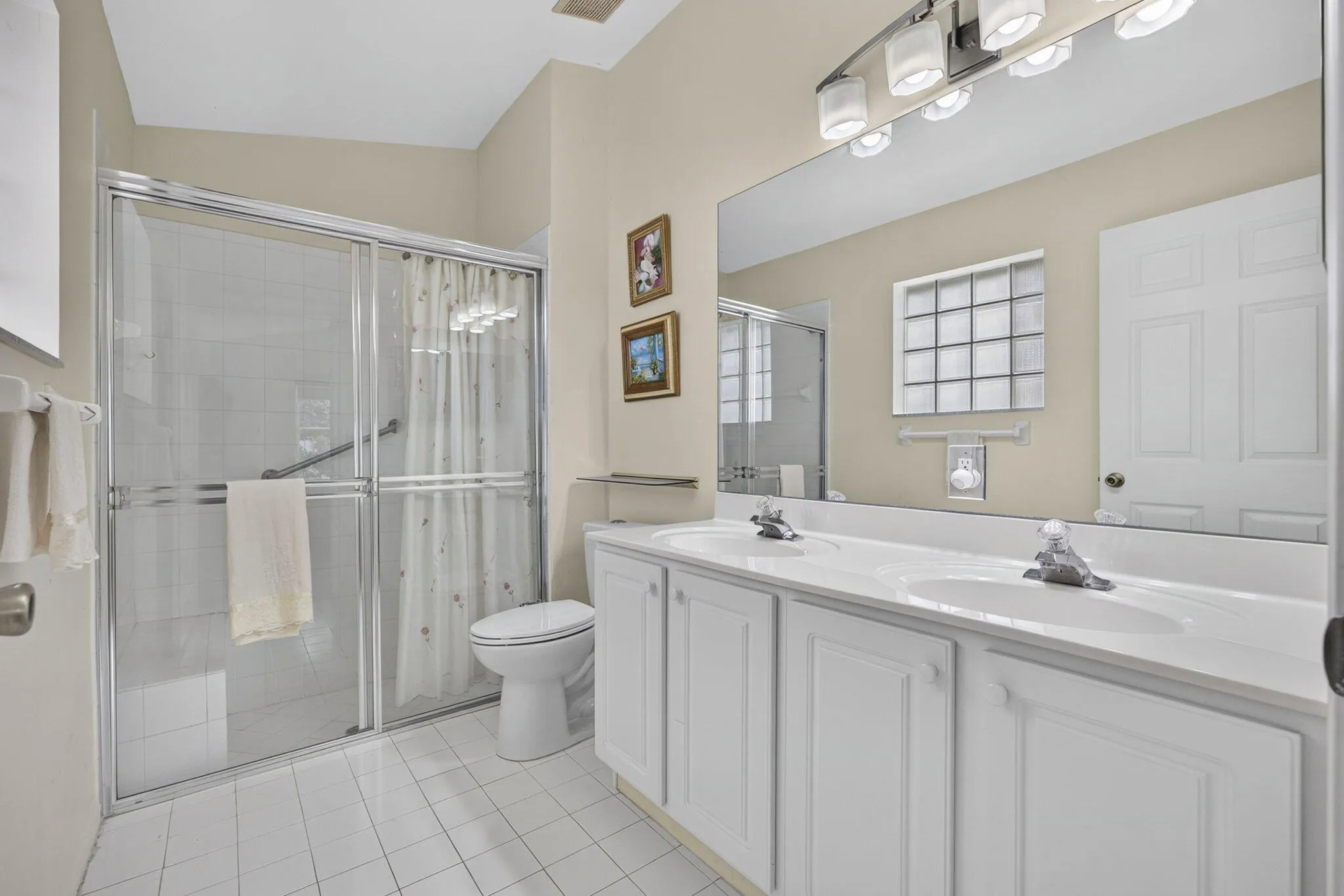 Master Bathroom at 2221 Soundings Ct