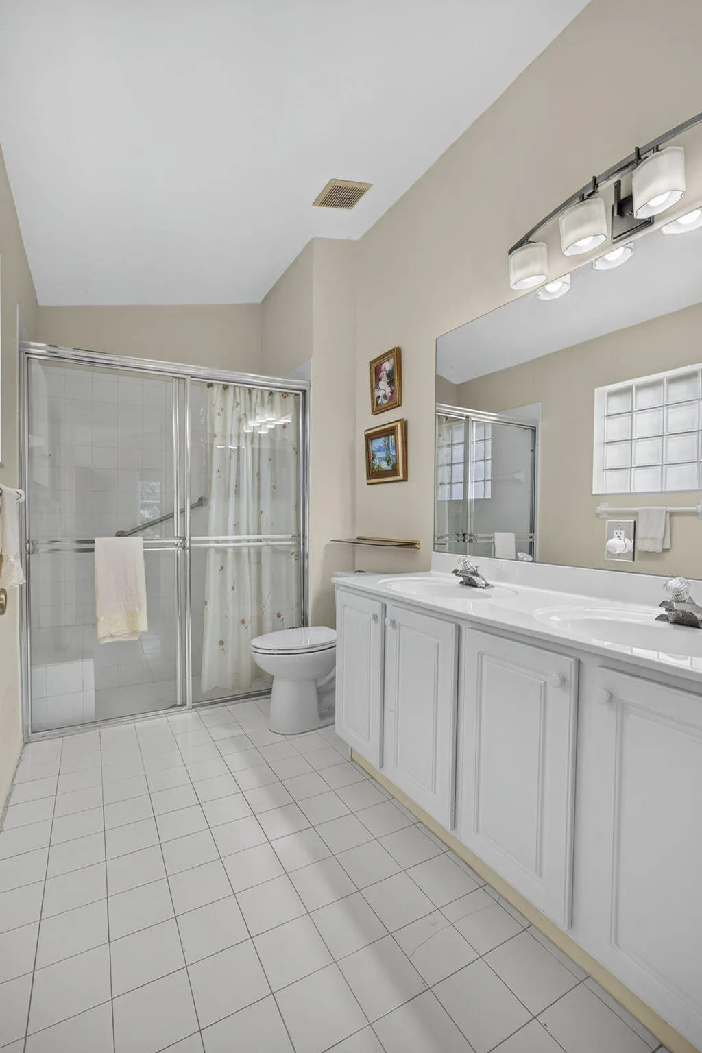 Master Bathroom at 2221 Soundings Ct