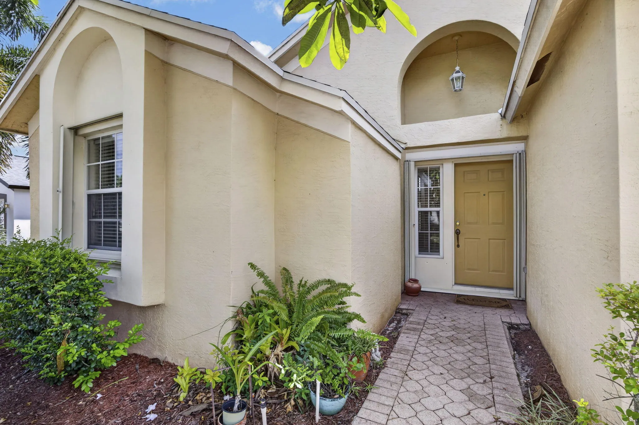 Entry to 2221 Soundings Ct