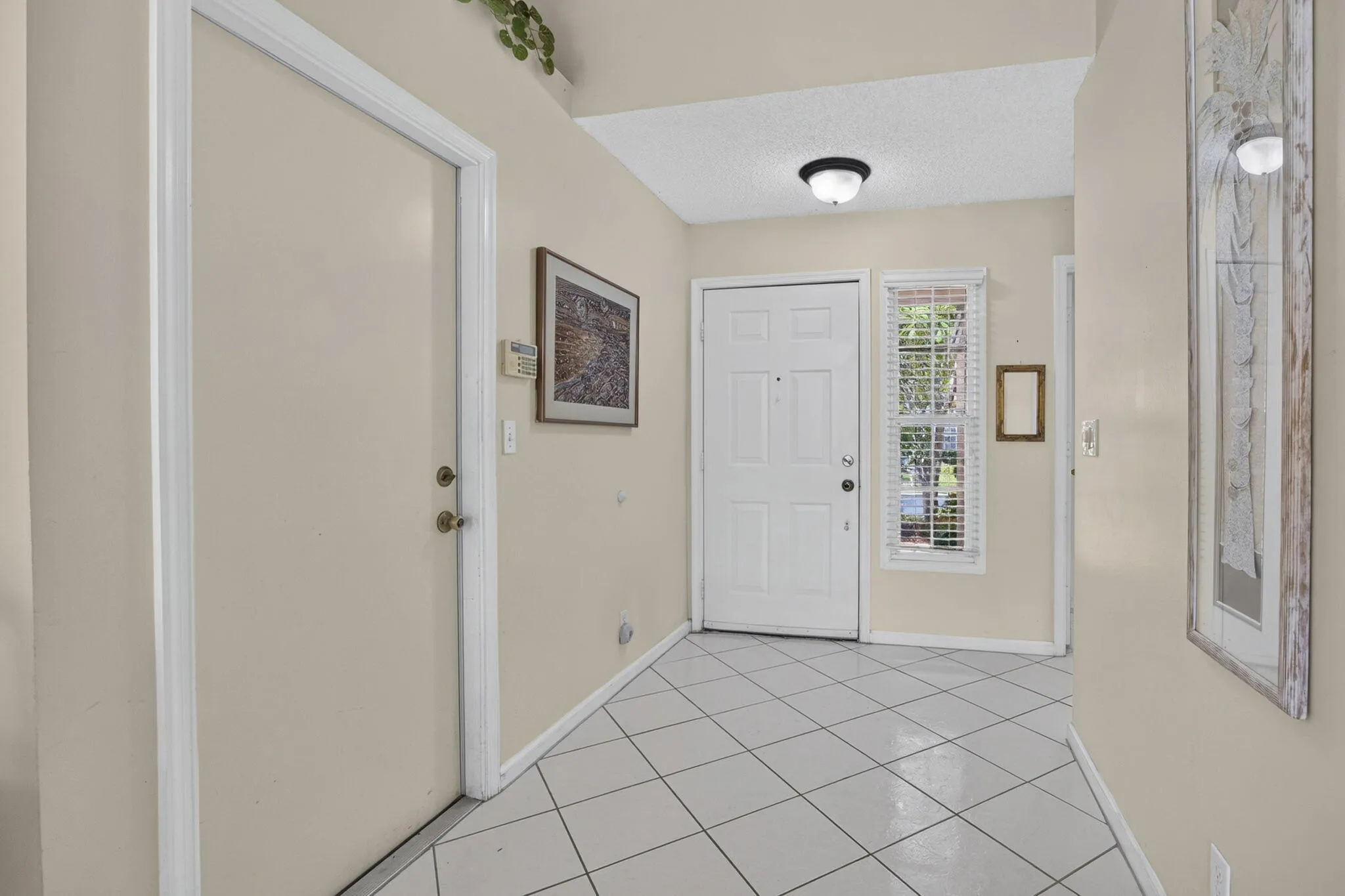 Hallway at 2221 Soundings Ct