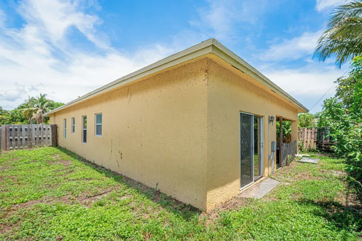 032-2406SundyAvenue-DelrayBeach-FL-33444
