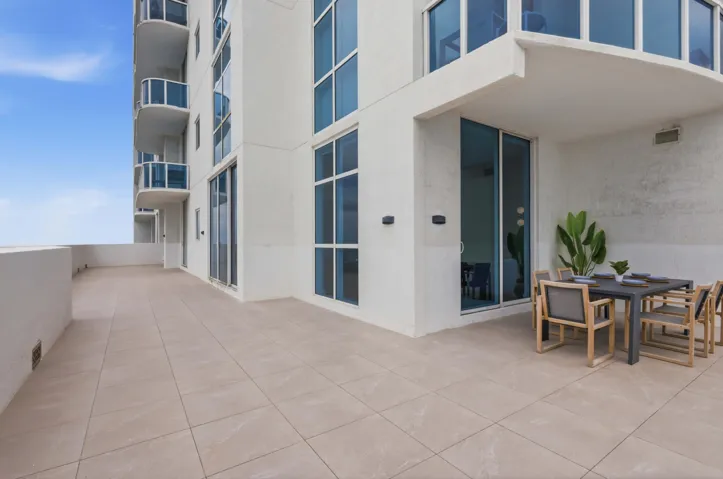 wraparound panoramic terrace