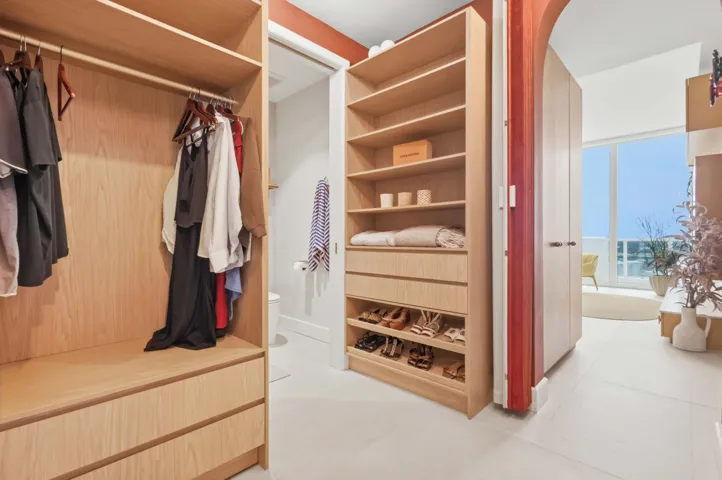 Walkin closet for master bedroom Flamingo