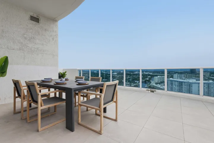 Outdoor dinning area