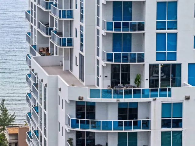 wraparound panoramic terrace